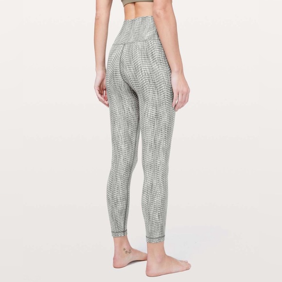 Lululemon Wunder Under High Rise 7/8 Tight in Full On Luxtreme 25" - Picture 1 of 11